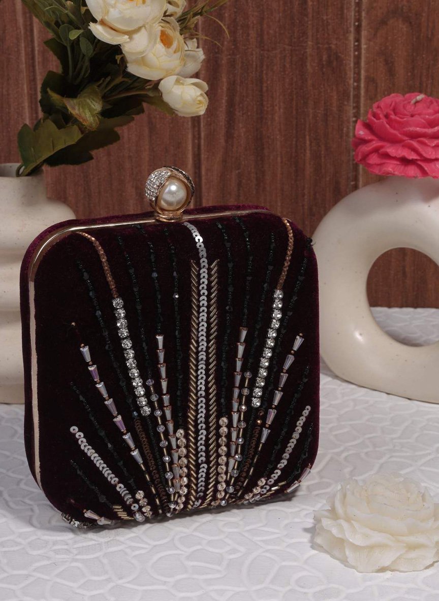 Square shape clutches