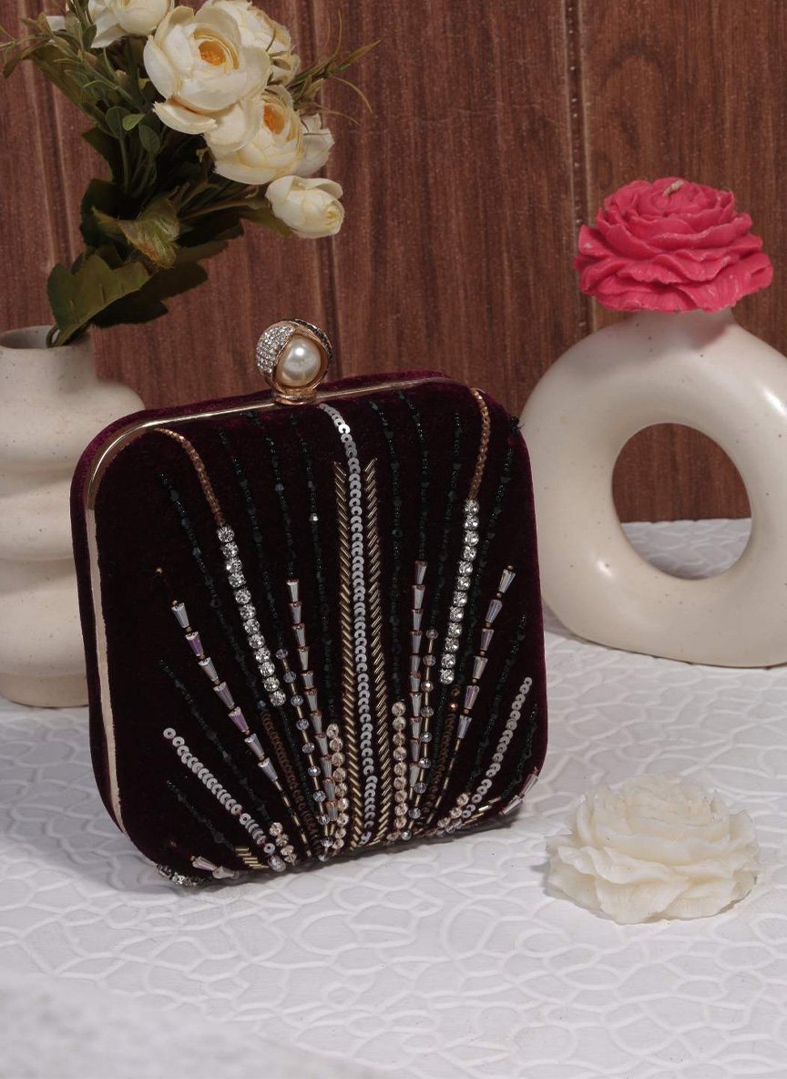 Square shape clutches